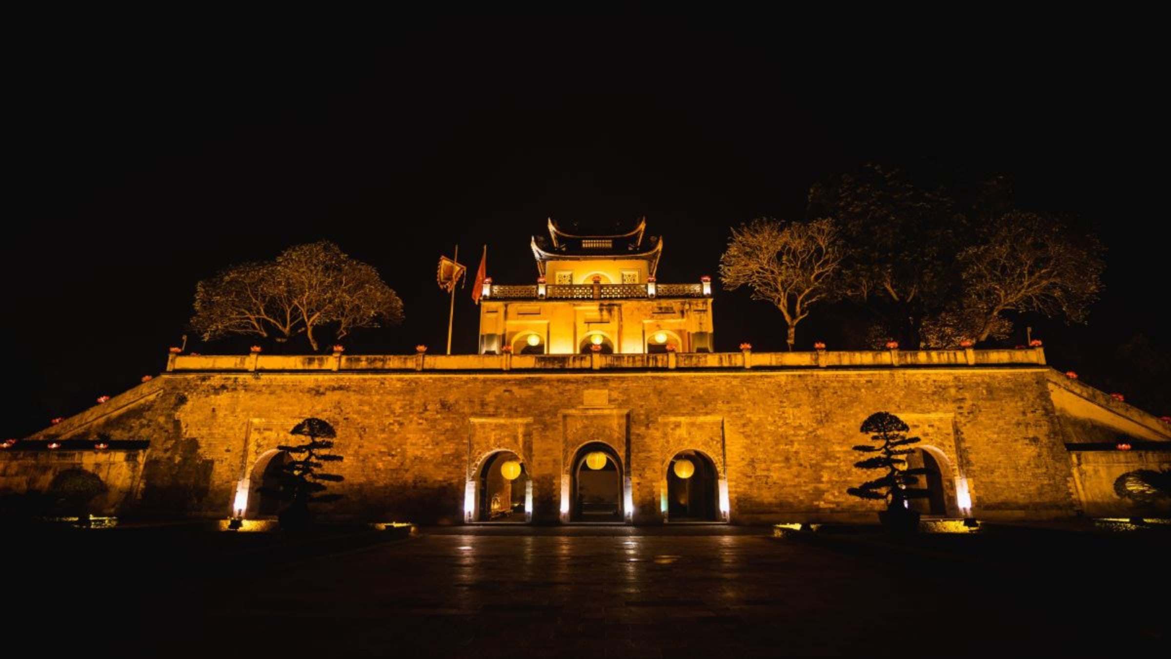 The Imperial Citadel of Thang Long night activitiy is a must! 