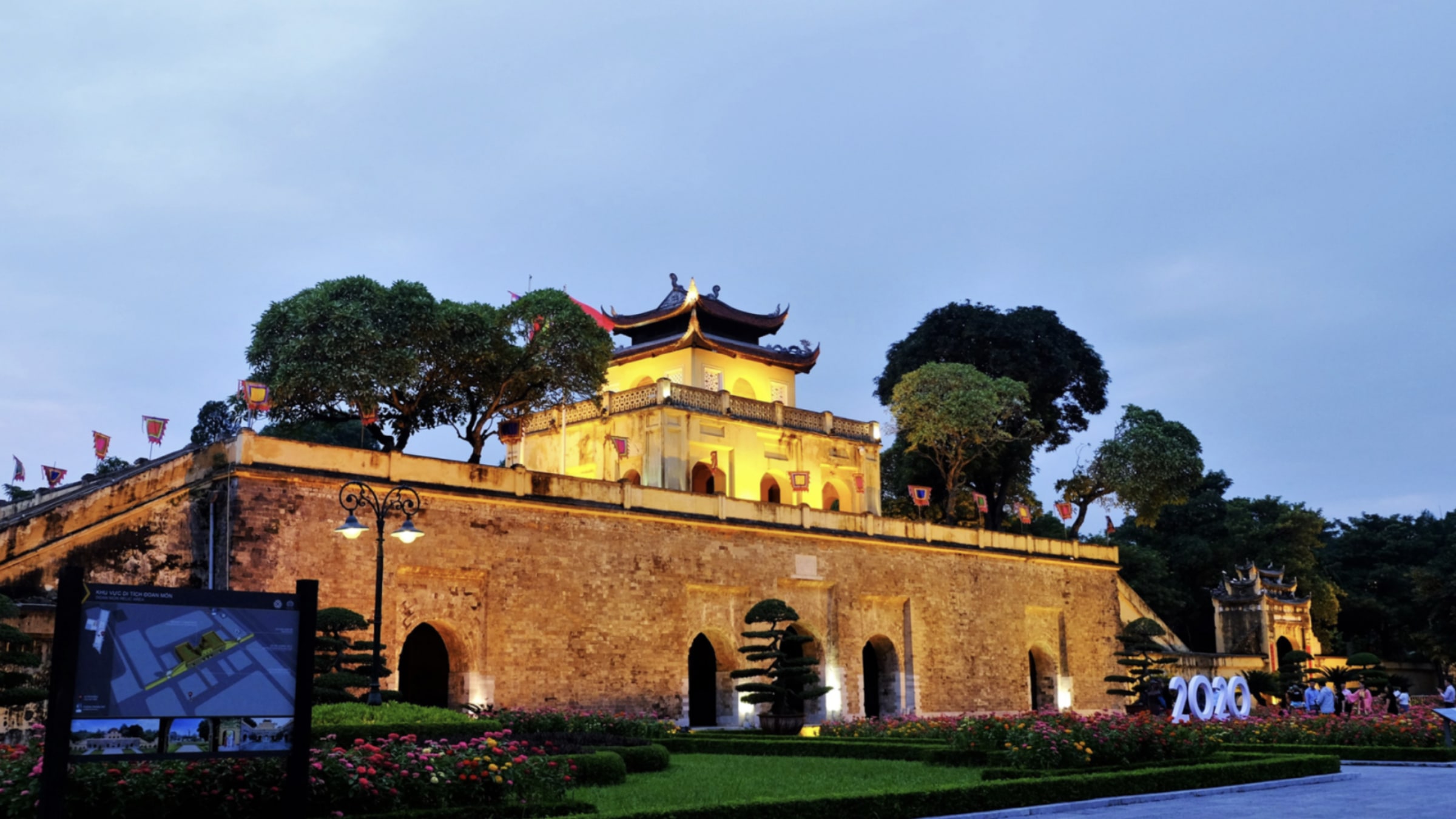 The Imperial Citadel of Thang Long is like a giant time capsule, coexisting among modern skyscrapers of Hanoi. @Shutterstock | One Pillar Pagoda
